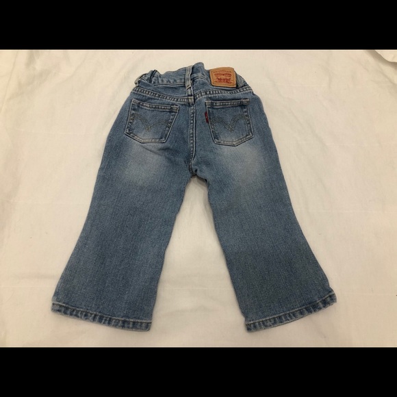 Levi’s Little Girls washed flare Jeans. - Picture 2 of 7